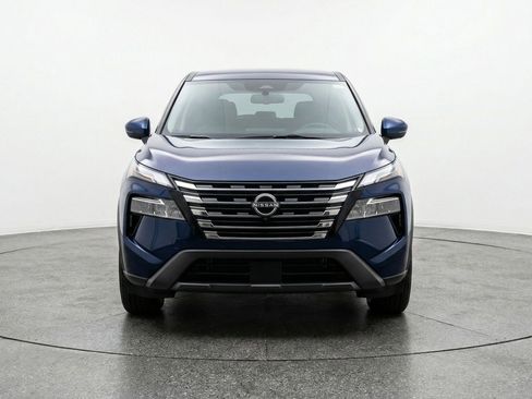 Used 2025 Nissan Rogue SV FWD image 2