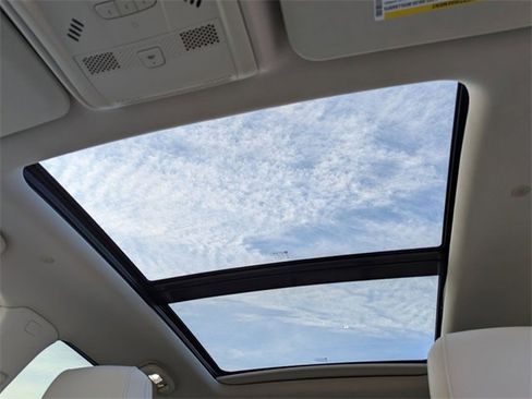 Certified 2023 Cadillac XT5 Premium Luxury w/ LPO, Floor Liner Package image 18