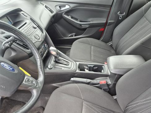 Used 2016 Ford Focus SE w/ SE Sport Package FWD image 14