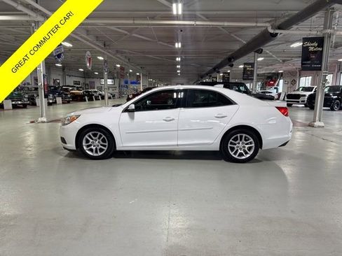 Used 2016 Chevrolet Malibu Limited LT FWD image 2