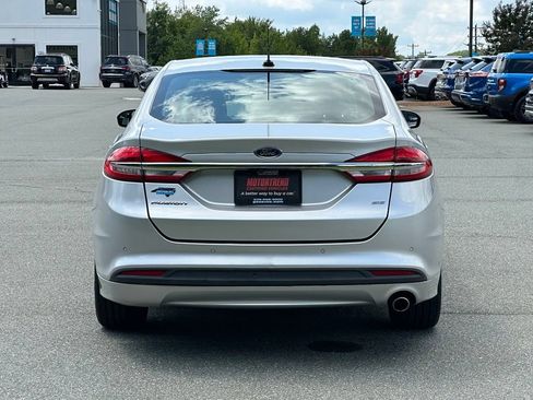 Used 2018 Ford Fusion SE w/ Fusion SE Technology Package FWD image 7