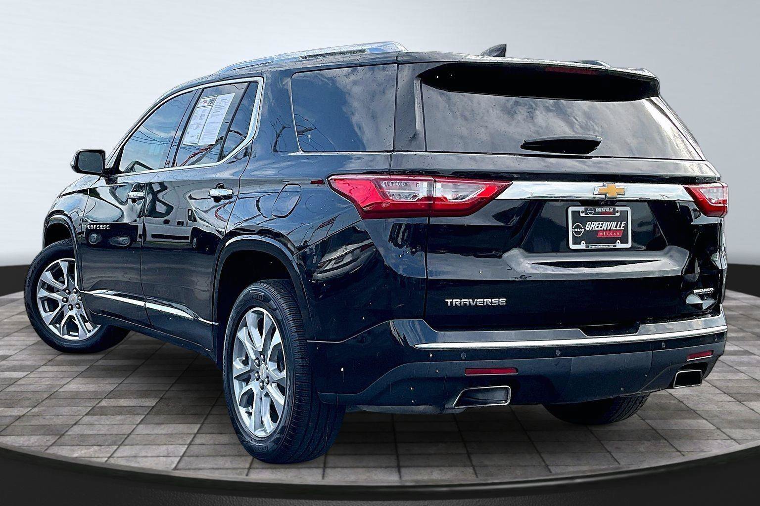 Used 2020 Chevrolet Traverse Premier FWD image 3