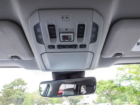 Used 2022 Toyota Highlander XLE AWD/4WD image 37