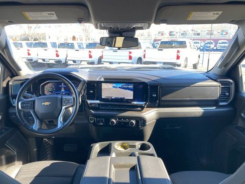 Used 2024 Chevrolet Silverado 2500 LT image 3