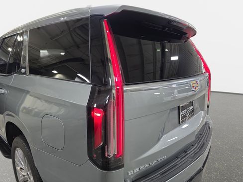 Used 2024 Cadillac Escalade Premium Luxury image 33