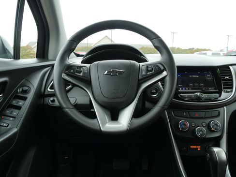 Certified 2022 Chevrolet Trax LT w/ Midnight Edition image 21