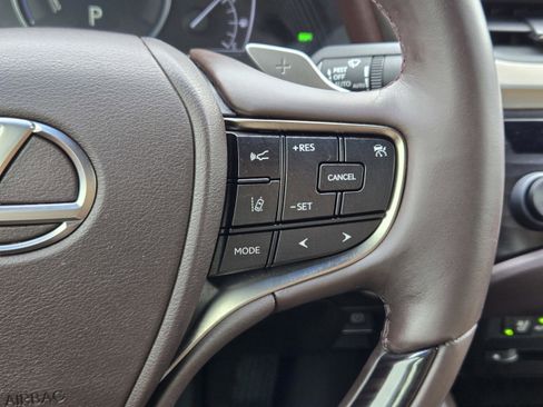 Used 2019 Lexus ES 300h w/ Accessory Package 2 FWD image 31