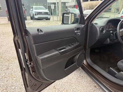 Used 2014 Jeep Patriot Latitude image 12