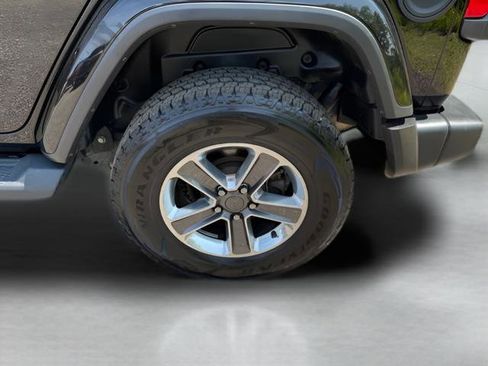 Used 2020 Jeep Wrangler Unlimited Sahara AWD/4WD image 22