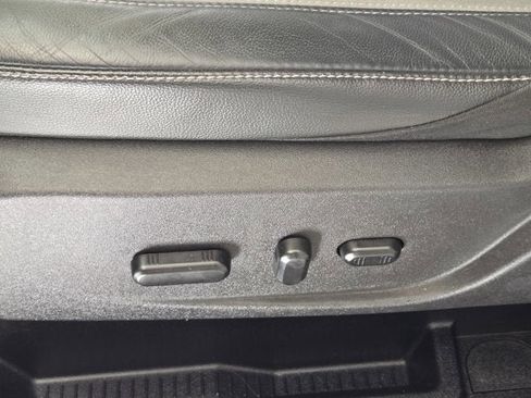 Used 2017 Ford Escape SE w/ SE Sport Appearance Package image 20