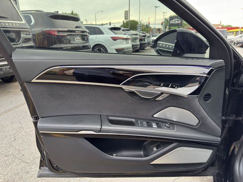 Used 2022 Audi S8 AWD/4WD image 18