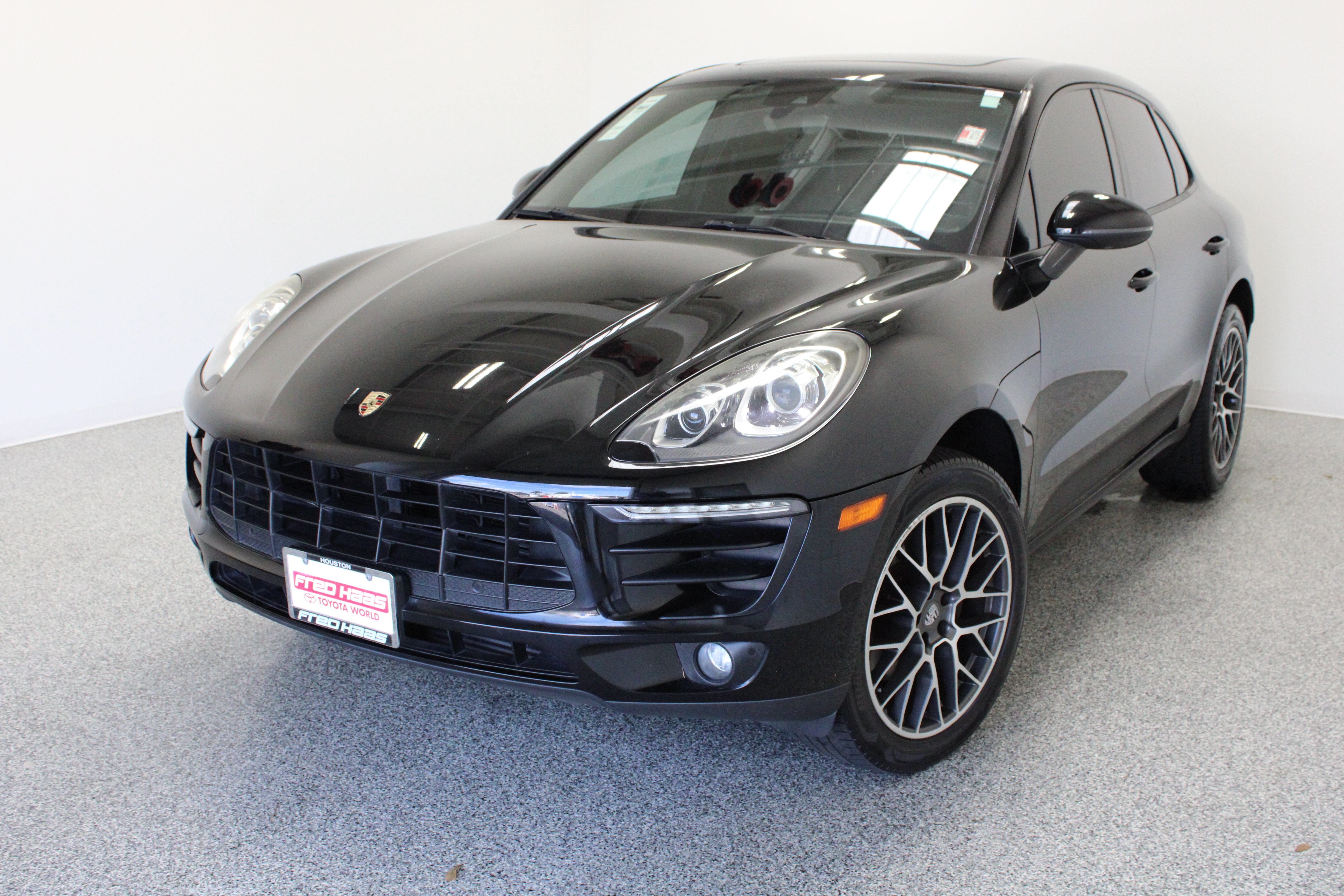 Used 2018 Porsche Macan Sport Edition AWD/4WD image 2