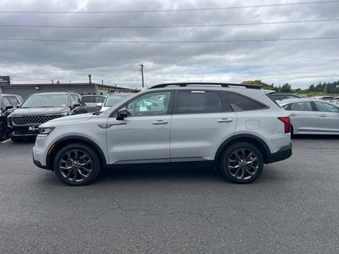 Certified 2023 Kia Sorento X-Line EX AWD/4WD image 4