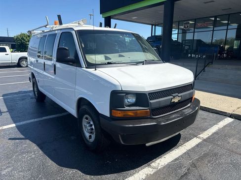 Used 2011 Chevrolet Express 2500 RWD image 2