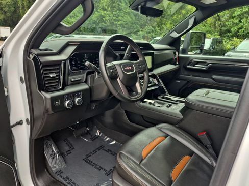 Used 2024 GMC Sierra 2500 AT4 w/ AT4 Premium Plus Package AWD/4WD image 11