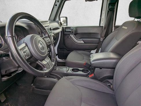 Used 2018 Jeep Wrangler Unlimited Sahara image 15