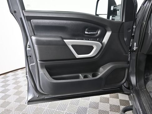 Used 2021 Nissan Titan SV w/ SV Convenience Package AWD/4WD image 18