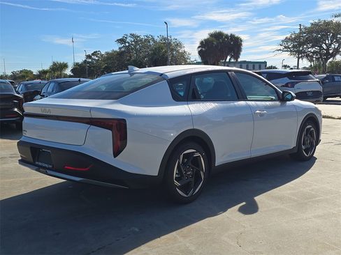 New 2025 Kia K4 EX image 8
