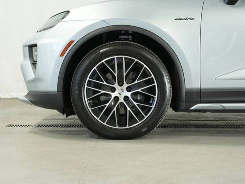 Certified 2025 Porsche Macan 4 Electric AWD/4WD image 43