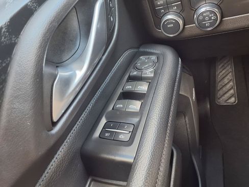 Used 2022 GMC Yukon XL Denali AWD/4WD image 11