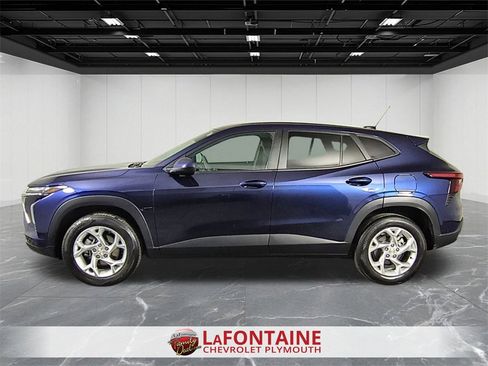 Used 2024 Chevrolet Trax LS w/ LS Convenience Package image 5