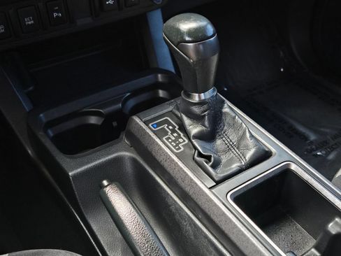 Used 2020 Toyota Tacoma TRD Sport w/ Technology Package AWD/4WD image 25