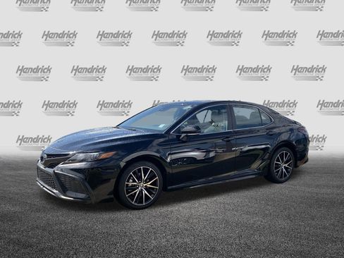 Used 2024 Toyota Camry SE image 5