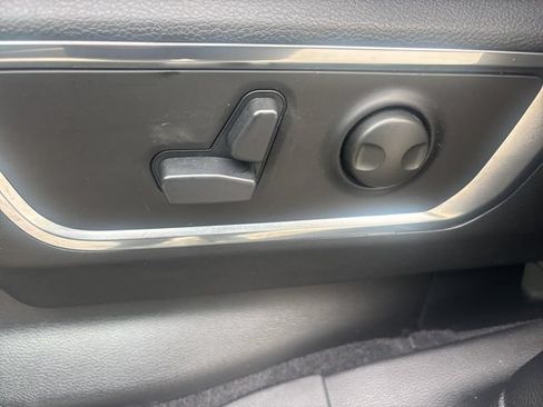 Used 2026 RAM 1500 Laramie AWD/4WD image 9