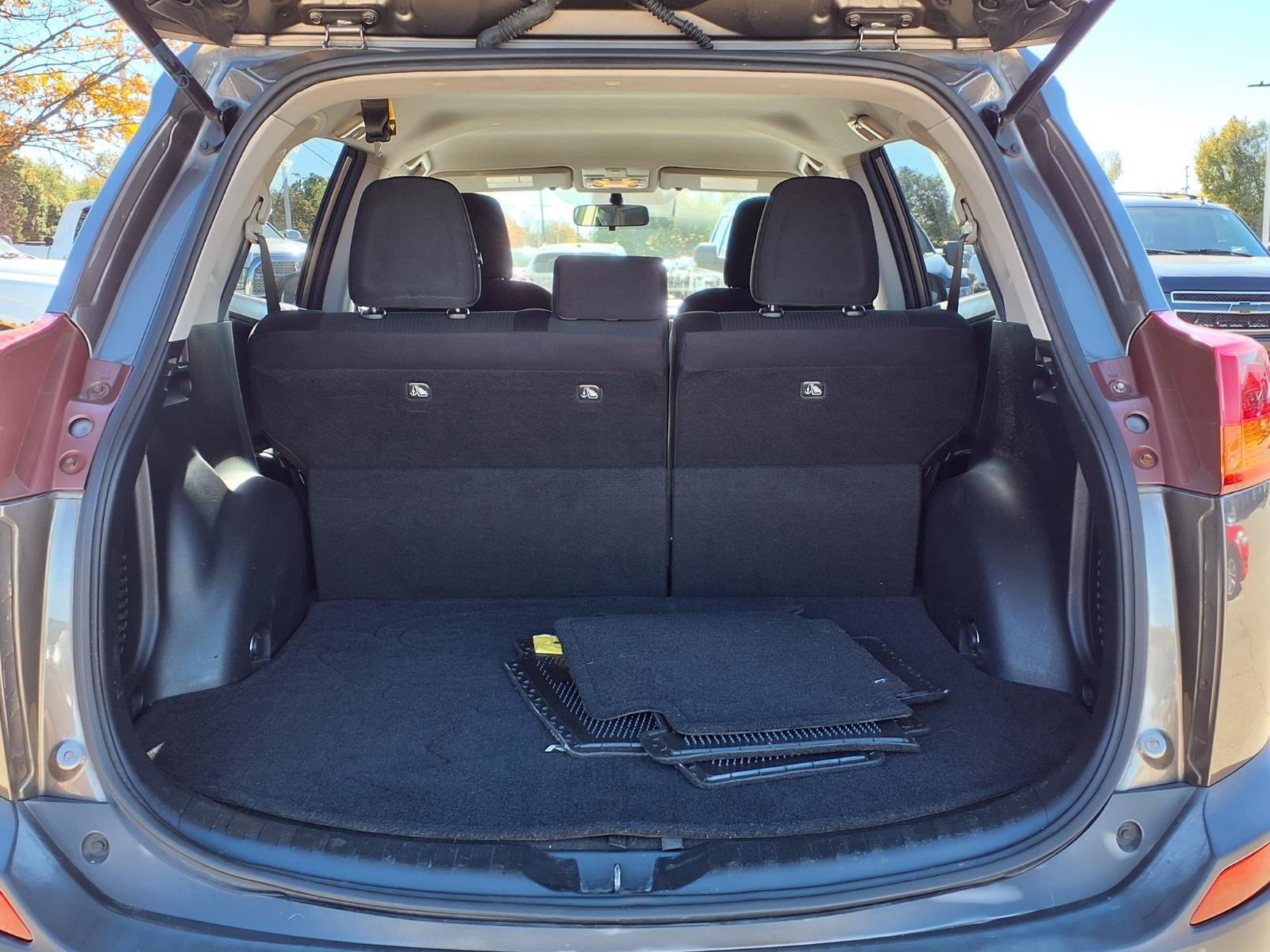 Used 2015 Toyota RAV4 LE AWD/4WD image 11