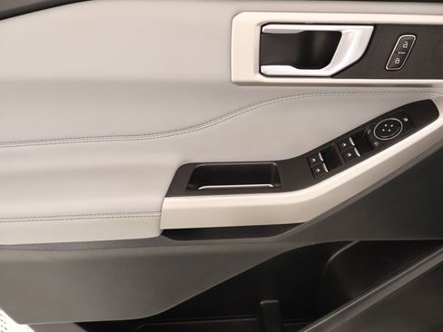 Used 2024 Ford Explorer XLT w/ Equipment Group 202A image 17