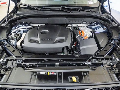 Certified 2023 Volvo XC60 T8 Ultimate w/ Protection Package Premier AWD/4WD image 29
