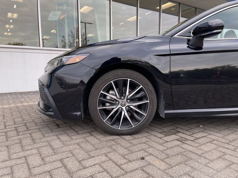 Used 2023 Toyota Camry SE image 10