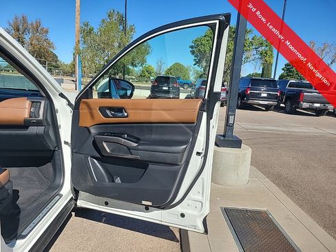 Used 2022 Nissan Pathfinder Platinum w/ Cargo Package image 18