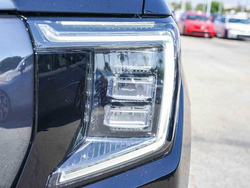 Used 2023 GMC Yukon XL Denali Ultimate image 10