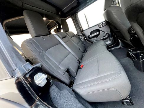 Used 2018 Jeep Wrangler Unlimited Sport image 14
