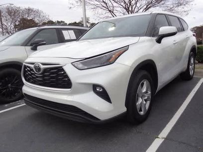 Used 2023 Toyota Highlander LE