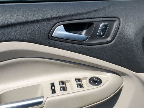 Used 2017 Ford Escape SE w/ Equipment Group 201A image 21