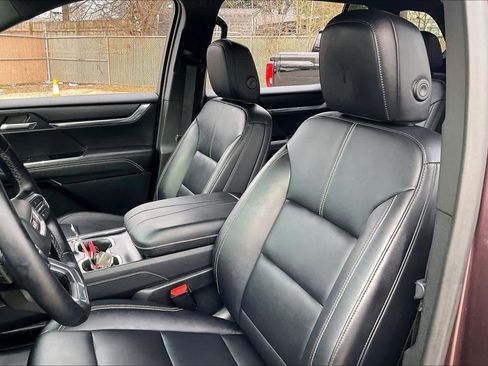 Used 2024 GMC Acadia Elevation image 8