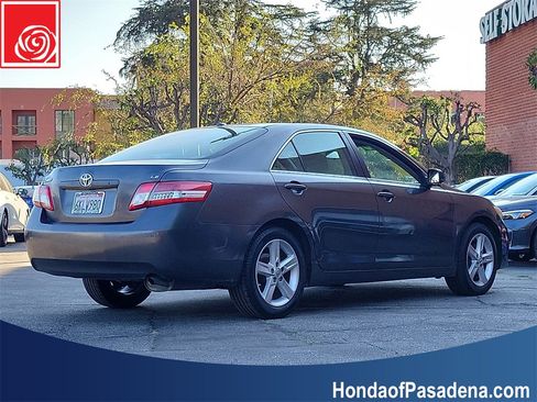 Used 2010 Toyota Camry image 2