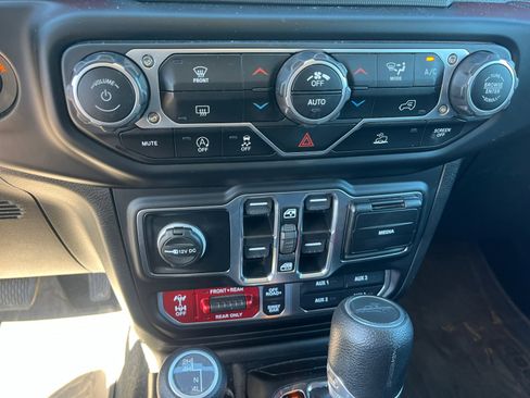 Used 2023 Jeep Gladiator Rubicon w/ Trailer Tow Package image 31