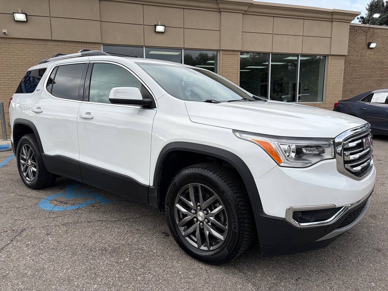 Used 2017 GMC Acadia SLT AWD/4WD image 3