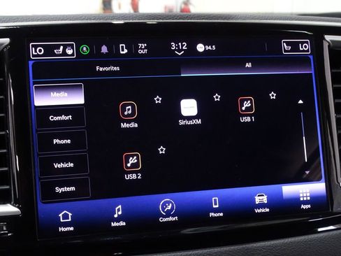 Used 2024 Chrysler Pacifica Touring-L image 32