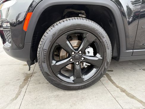 Used 2023 Jeep Grand Cherokee Limited w/ Luxury Tech Group II image 25