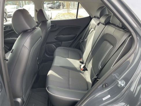 Certified 2024 Hyundai Venue Limited image 3
