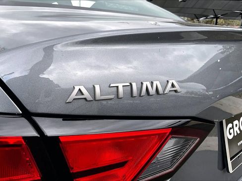 Used 2025 Nissan Altima 2.5 SR image 10