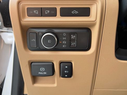 Used 2021 Ford F150 Lariat AWD/4WD image 26