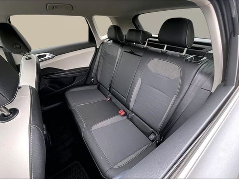 Used 2025 Volkswagen Taos SE FWD image 25