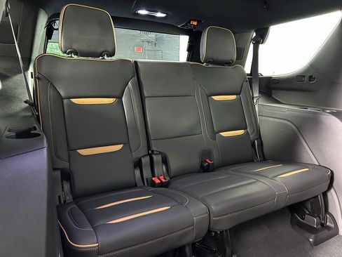 Used 2024 GMC Yukon AT4 w/ Technology Package AWD/4WD image 14