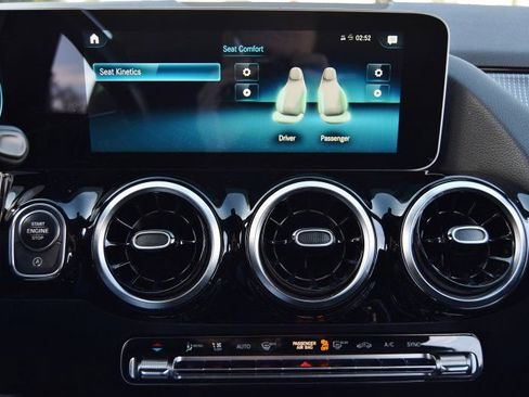 Used 2021 Mercedes-Benz GLA 250 4MATIC w/ Premium Package image 28