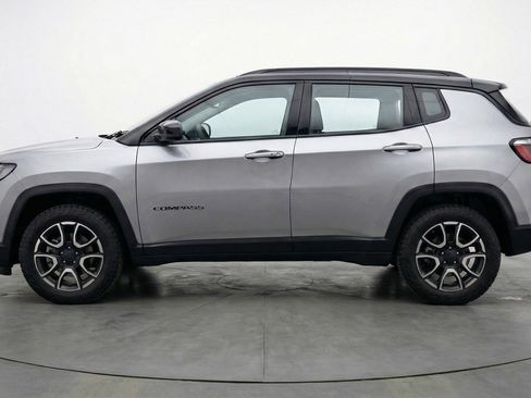 Used 2025 Jeep Compass Trailhawk AWD/4WD image 5